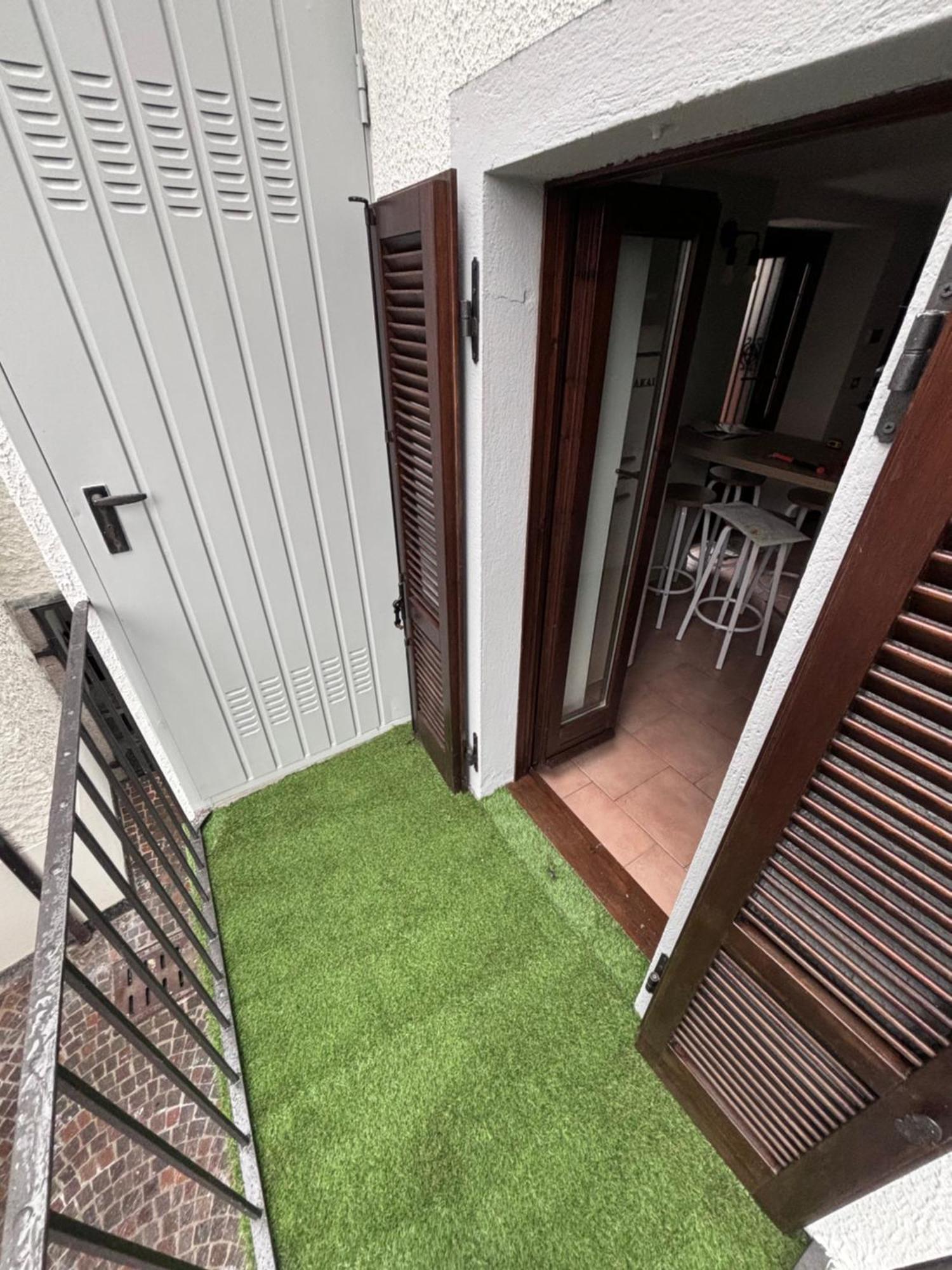 Vittoria Holiday House - Tulip Apartment And Tulip Room สเตรซา ภายนอก รูปภาพ