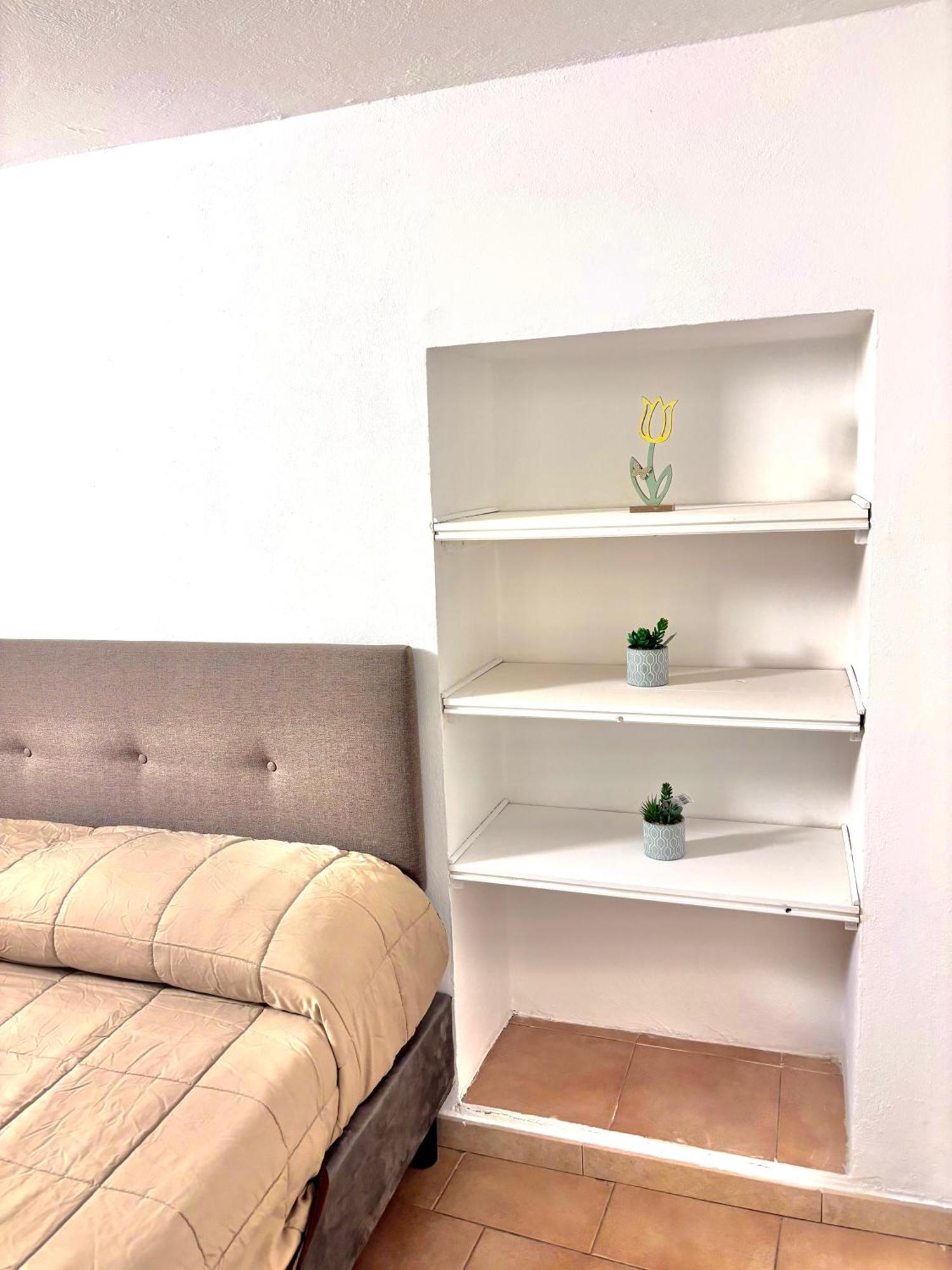 Vittoria Holiday House - Tulip Apartment And Tulip Room สเตรซา ภายนอก รูปภาพ