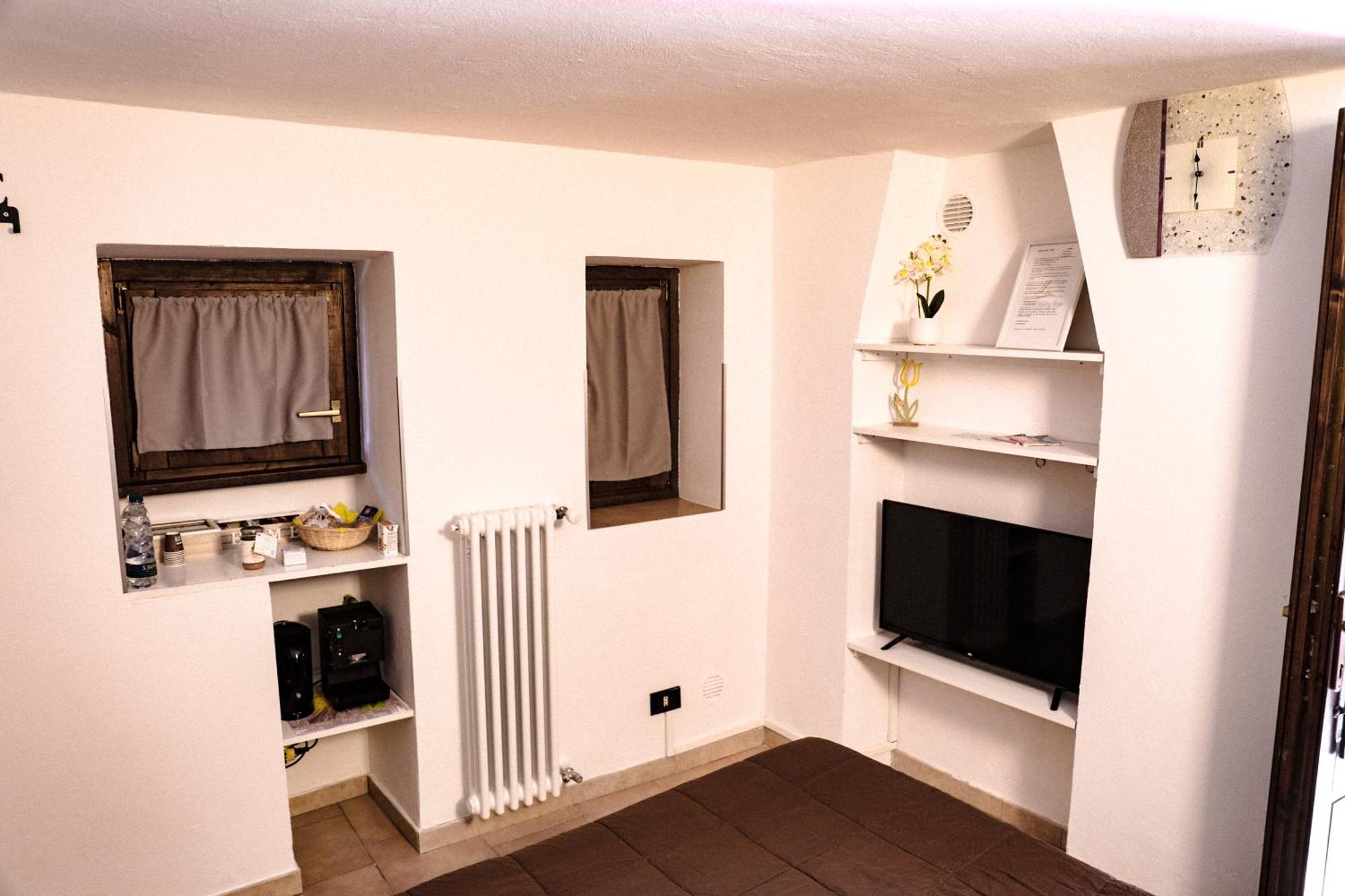 Vittoria Holiday House - Tulip Apartment And Tulip Room สเตรซา ภายนอก รูปภาพ